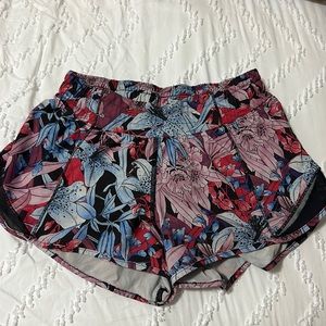 Lululemon Hotty Hot Shorts 2.5”